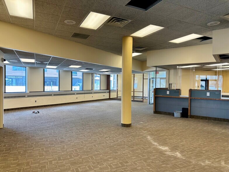 More Photos Of 3410-3430 SE University Ave, Minneapolis General Retail For Sale