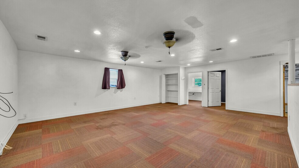 More Photos Of 221 Judd St, Weatherford Flex For Sale