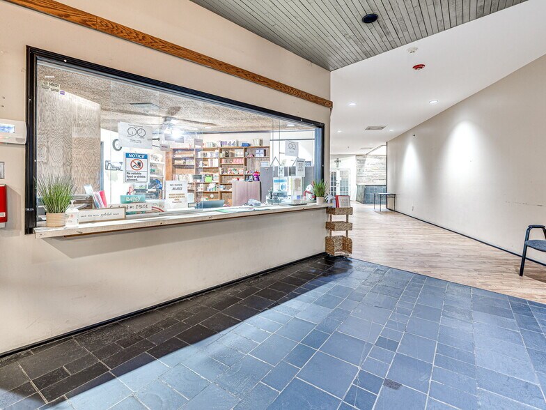 More Photos Of 6009 NW Expressway St, Oklahoma City Specialty For Sale