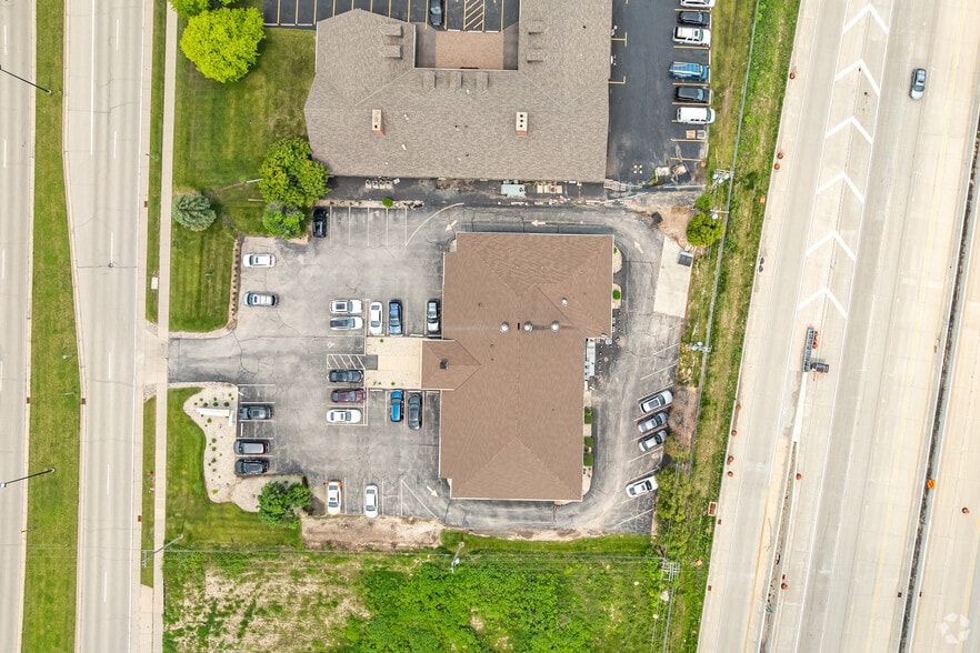 More Photos Of 10040-10046 N Port Washington Rd, Mequon Storefront Retail Office For Lease