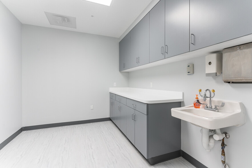 More Photos Of 11360 Pembrooke Sq, Waldorf Medical For Lease