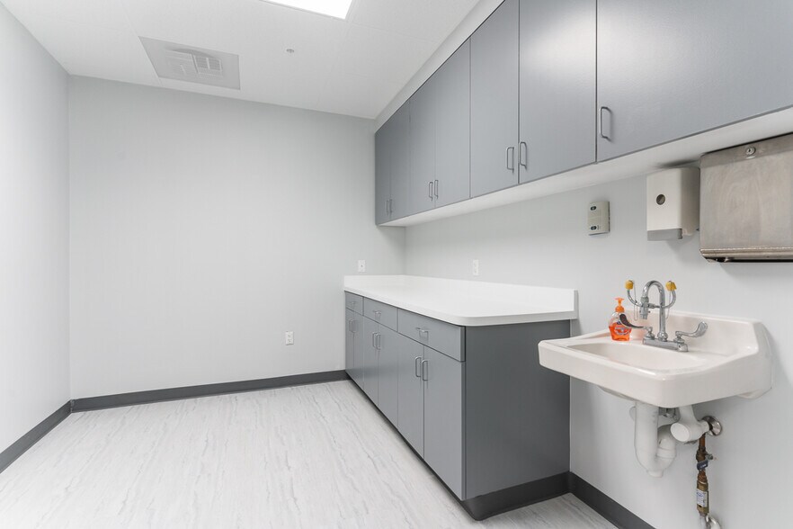 More Photos Of 11360 Pembrooke Sq, Waldorf Medical For Lease