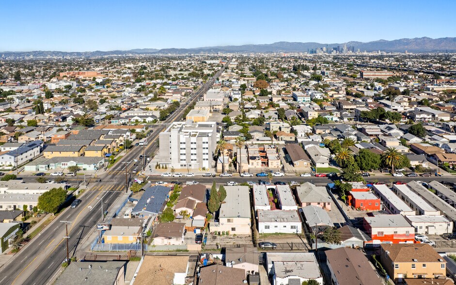 More Photos Of 732 W 76th St, Los Angeles Apartments For Sale