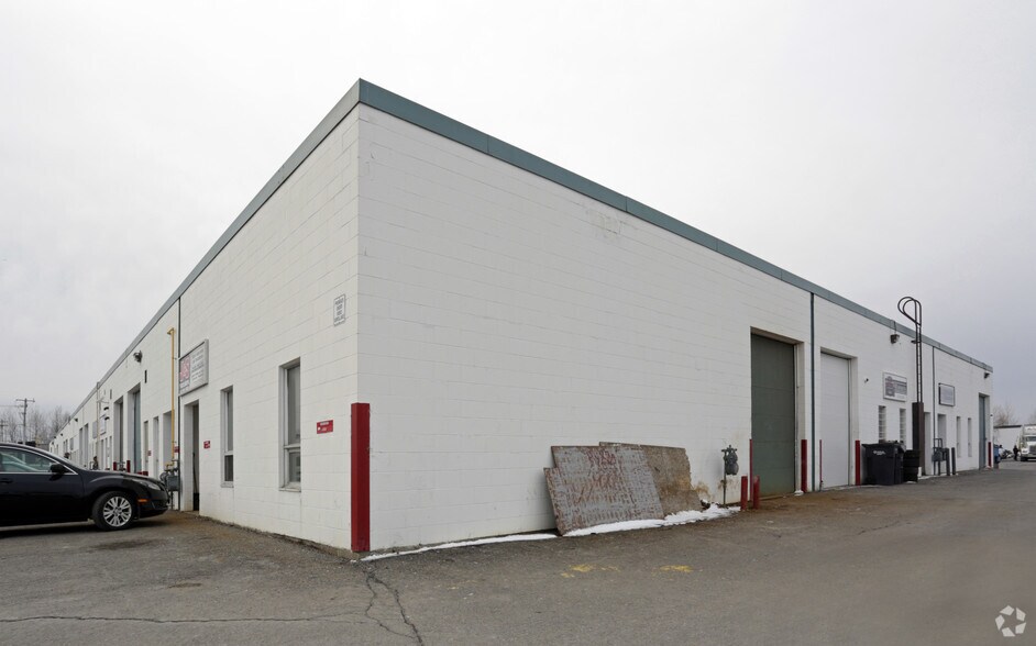 More Photos Of 149 Bentley Ave, Ottawa Warehouse For Lease