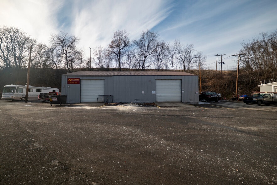 More Photos Of 400 Railroad St, Pittsburgh Warehouse For Lease