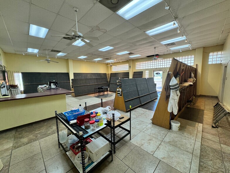 More Photos Of 3911 W University Dr, Edinburg Showroom For Lease