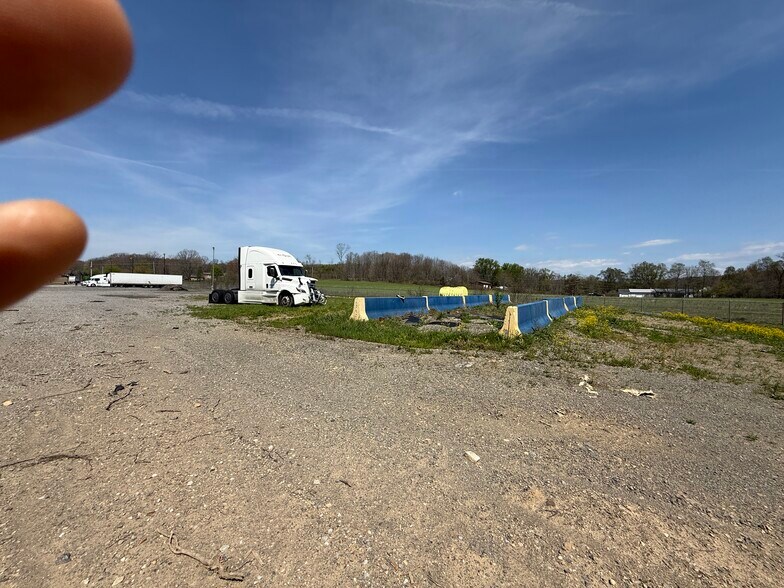 More Photos Of 4881 Pittsburgh Rd, Harrisville Light Distribution For Sale