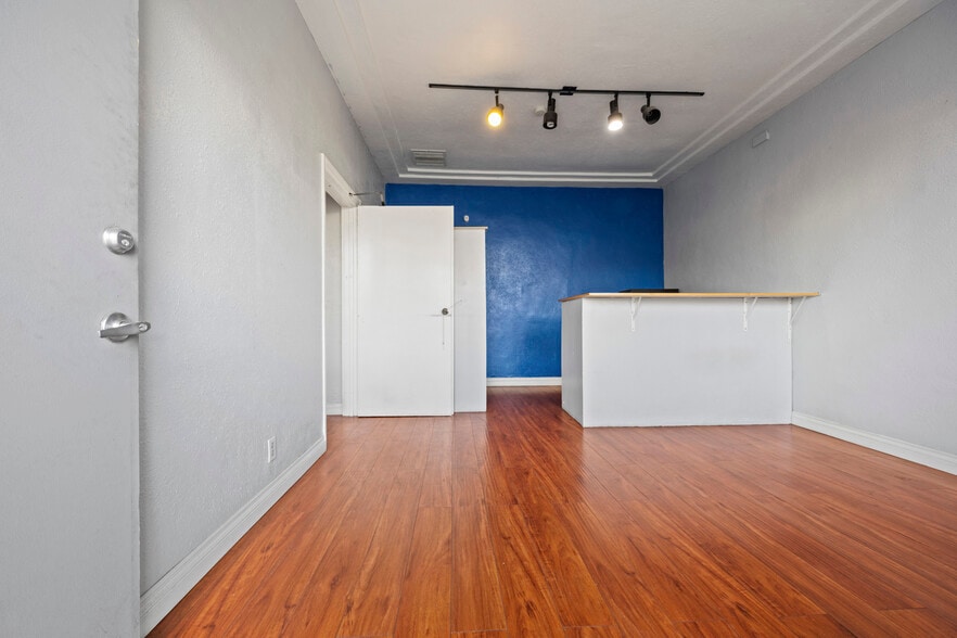 More Photos Of 4309 Crenshaw Blvd, Los Angeles Mixed Retail For Lease