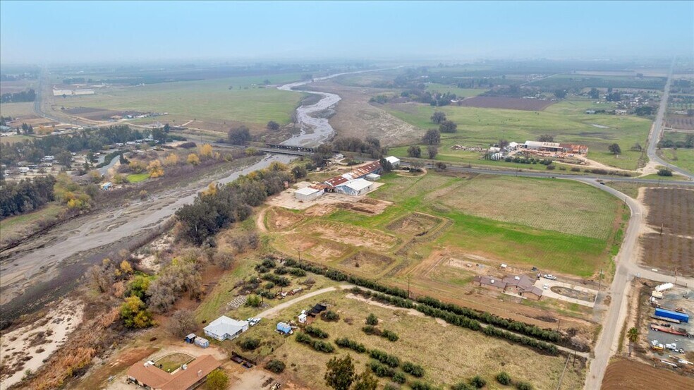 More Photos Of 10513 Road 236, Terra Bella Warehouse For Lease