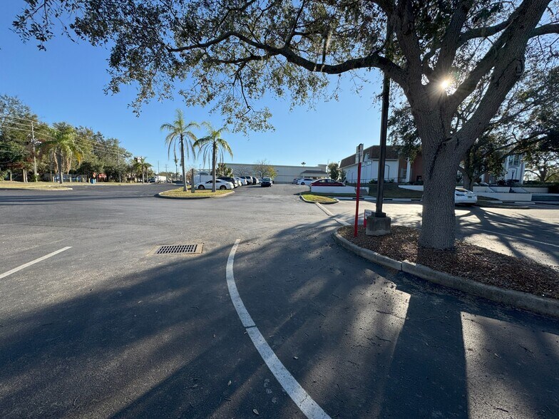 More Photos Of 4526-4532 US Hwy 19, New Port Richey Bank For Lease
