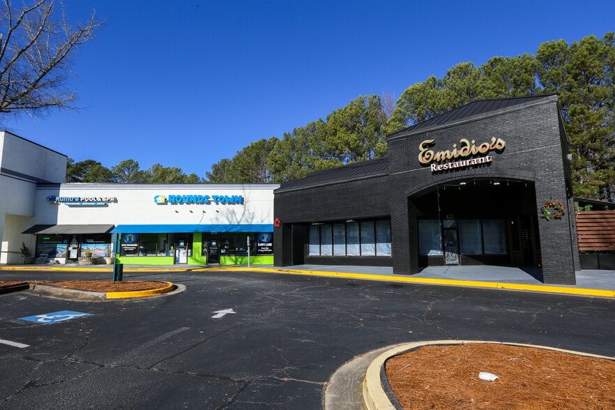 More Photos Of 8610 Roswell Rd, Atlanta Unknown For Lease