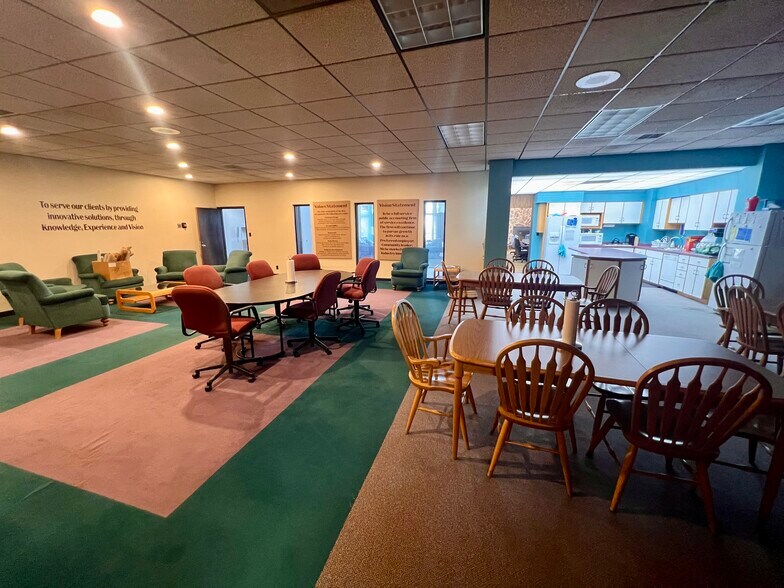 More Photos Of 302 5th St SW, Willmar Office For Sale