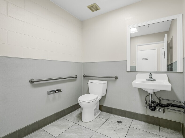 More Photos Of 820 N Alta Ave, Dinuba Unknown For Lease
