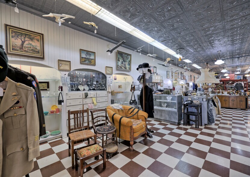 More Photos Of 511 Warren St, Hudson Storefront Retail Residential For Sale