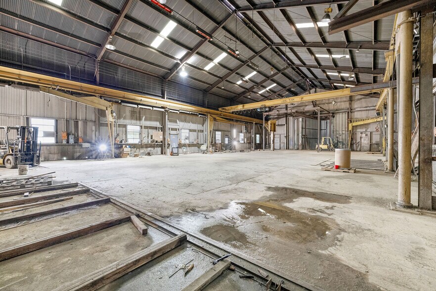 More Photos Of 9482 Robbins rd, Altoona Warehouse For Sale