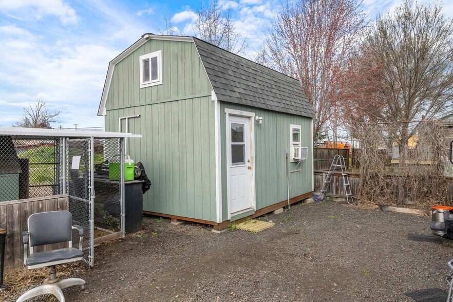 More Photos Of 802 E Vilas Rd, Medford Light Manufacturing For Sale