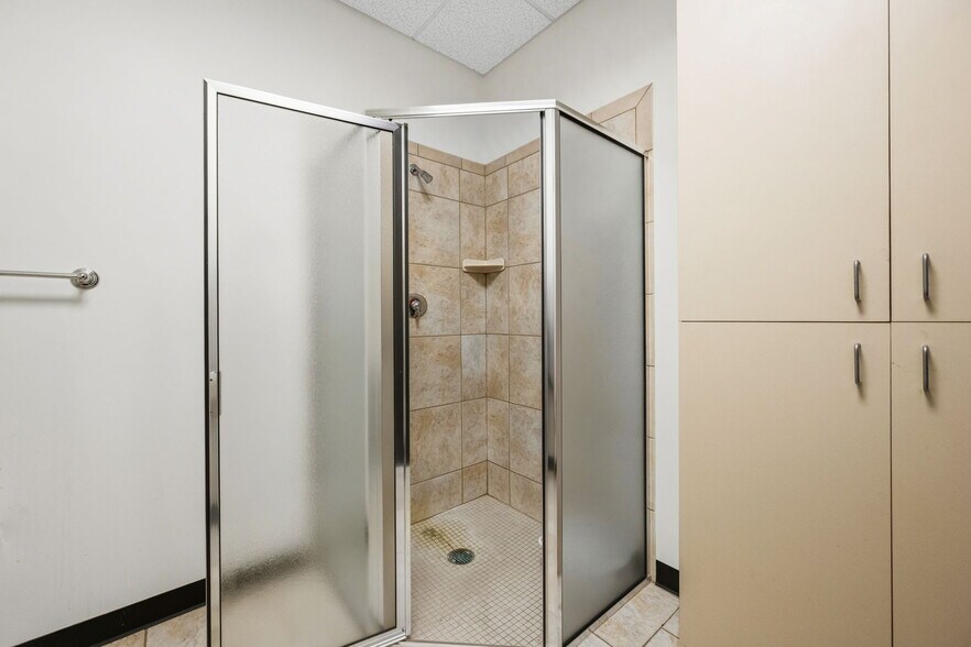 More Photos Of 901 W 18th St, Houston Warehouse For Sale