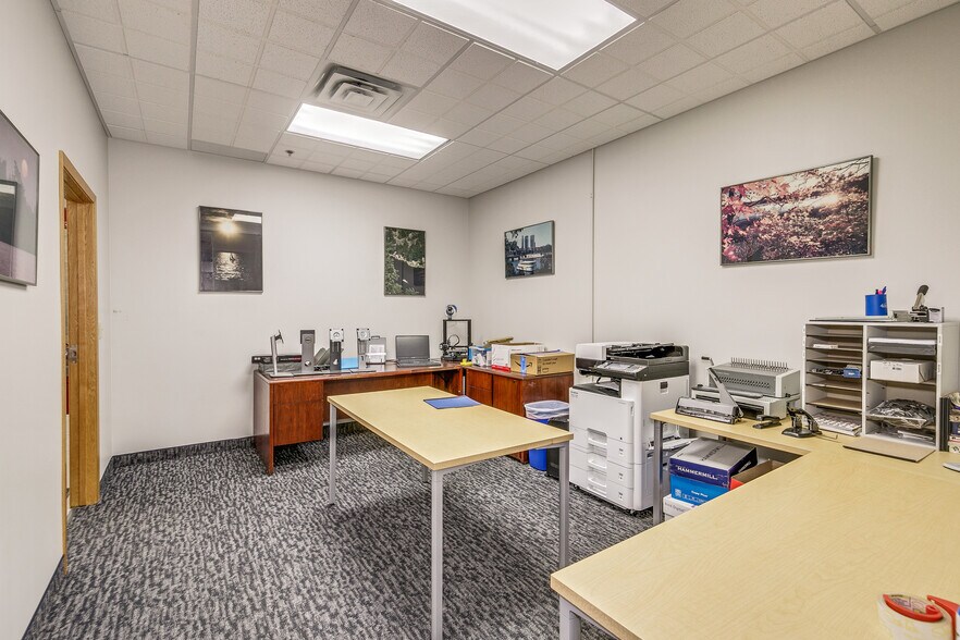 More Photos Of 10220 73rd Ave S, Maple Grove Flex For Lease