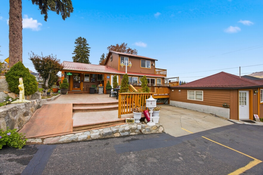 More Photos Of 2044 W Woodin Ave, Chelan Hotel For Sale