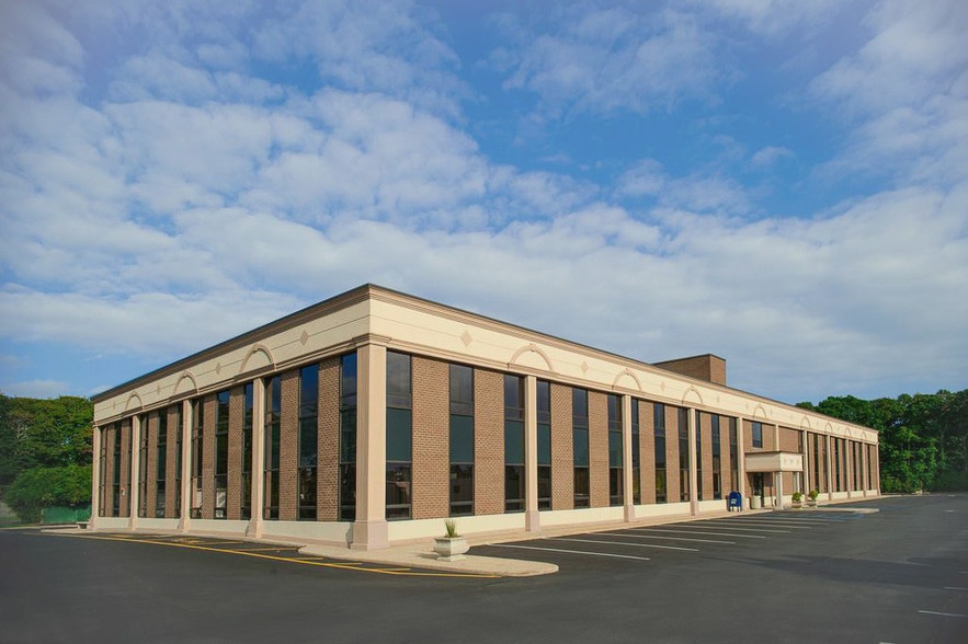 More Photos Of 500 W Main St, Babylon Medical For Lease