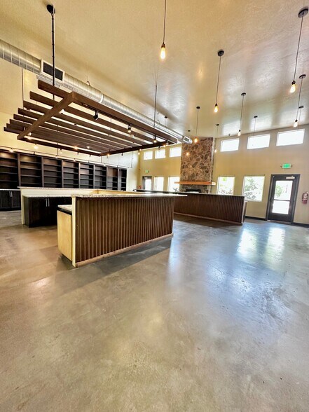 More Photos Of 1043 N River Rd, Palisade Freestanding For Lease