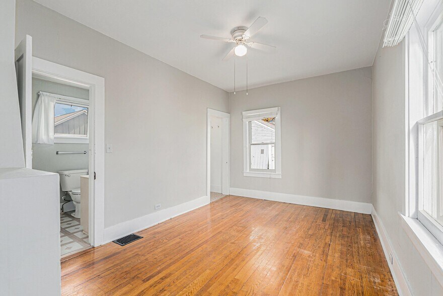 More Photos Of 3981 White St SW, Grandville Flex For Sale