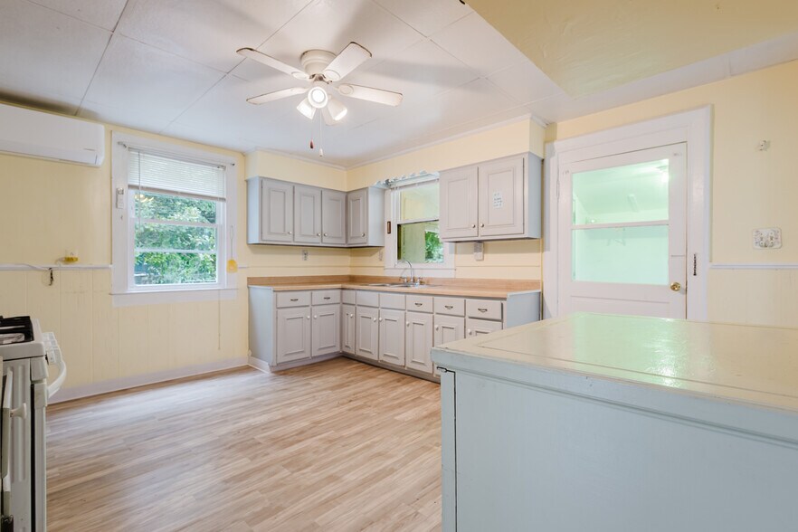 More Photos Of , Lexington Specialty For Sale