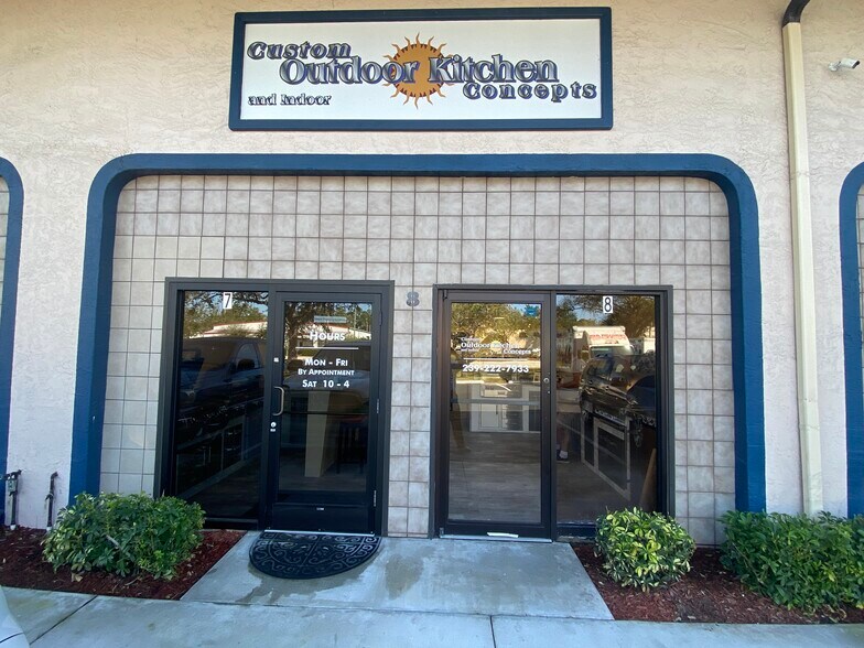 More Photos Of 12155 Metro Pky, Fort Myers Showroom For Lease