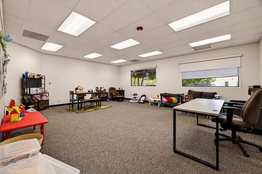 More Photos Of 604 E Walker St, Orland Office For Sale