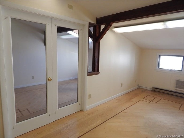 More Photos Of 189-191 Middlesex Ave, Chester Storefront Retail Office For Lease