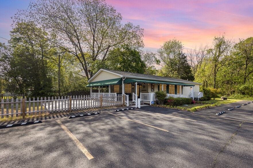 Primary Photo Of 15220 Kings Hwy, Montross Restaurant For Sale