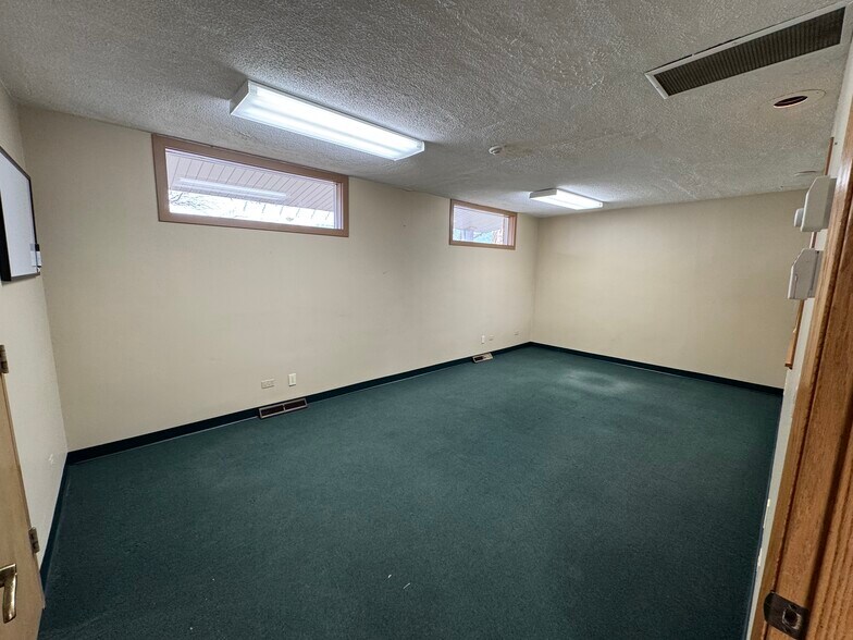 More Photos Of 207 Webster St, Batavia Office Residential For Lease