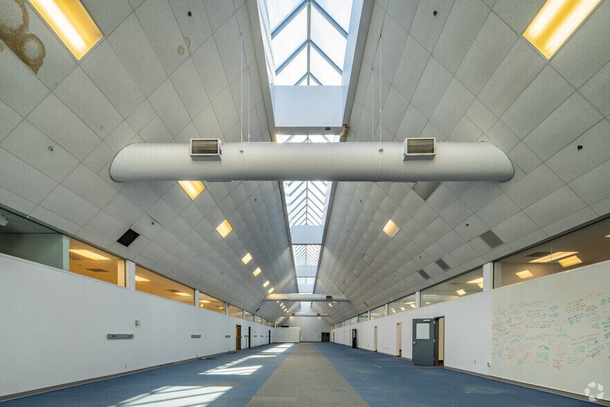 More Photos Of 43811 Plymouth Oaks Blvd, Plymouth Manufacturing For Sale