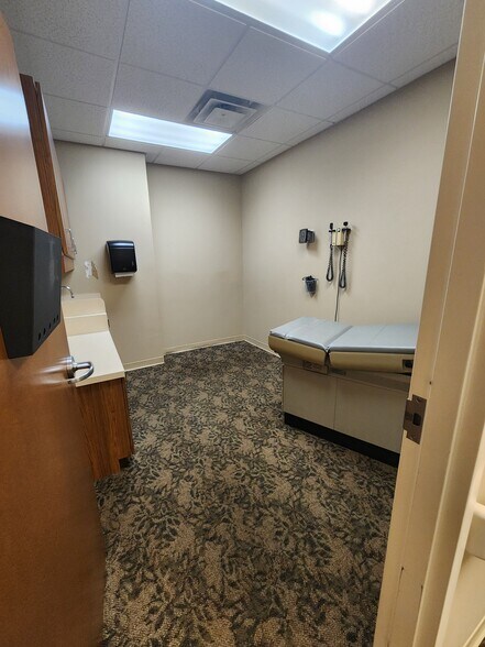 More Photos Of 8400 Northrun Medical Dr, Mechanicsville Office For Lease