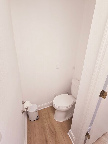 More Photos Of 155-157 E New England Ave, Winter Park Medical For Sale