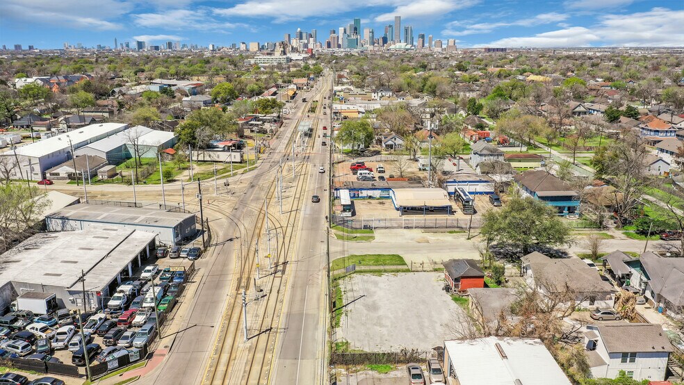 More Photos Of 5701 Harrisburg Blvd, Houston General Retail For Sale