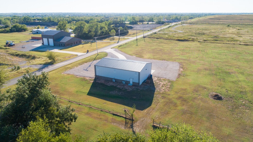 More Photos Of 1725 NE 16th St, Newcastle Warehouse For Sale