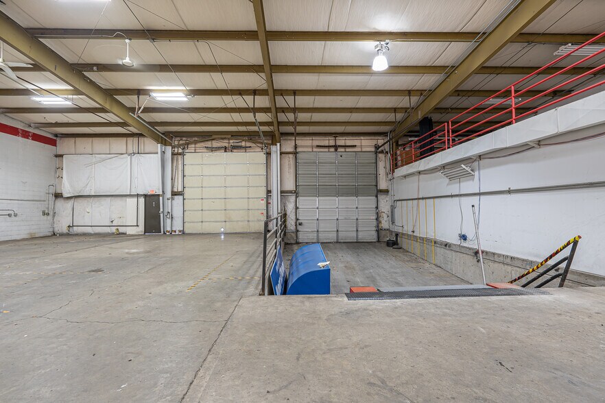 More Photos Of 480 SE Market St, Portland Distribution For Sale