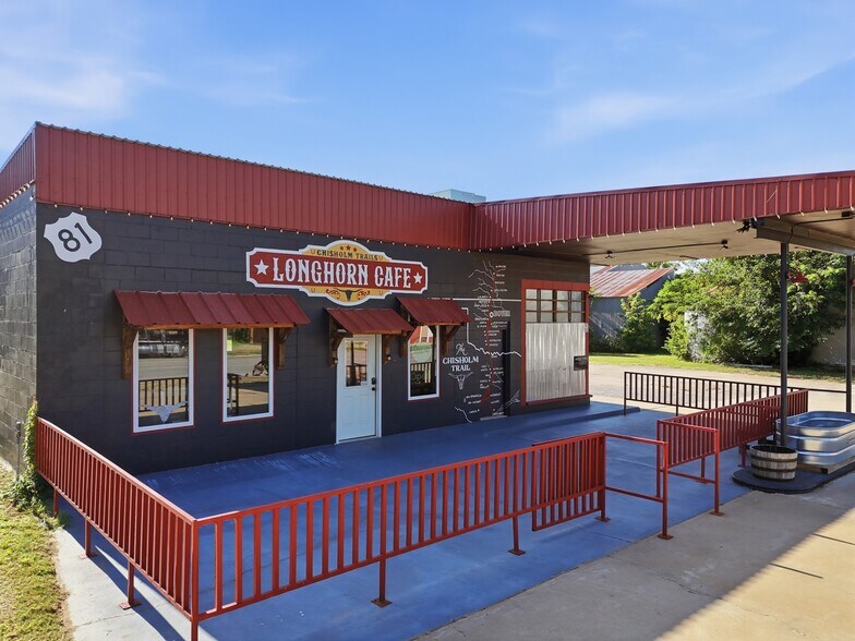 More Photos Of 112 N Chisholm Trl, Dover Restaurant For Sale