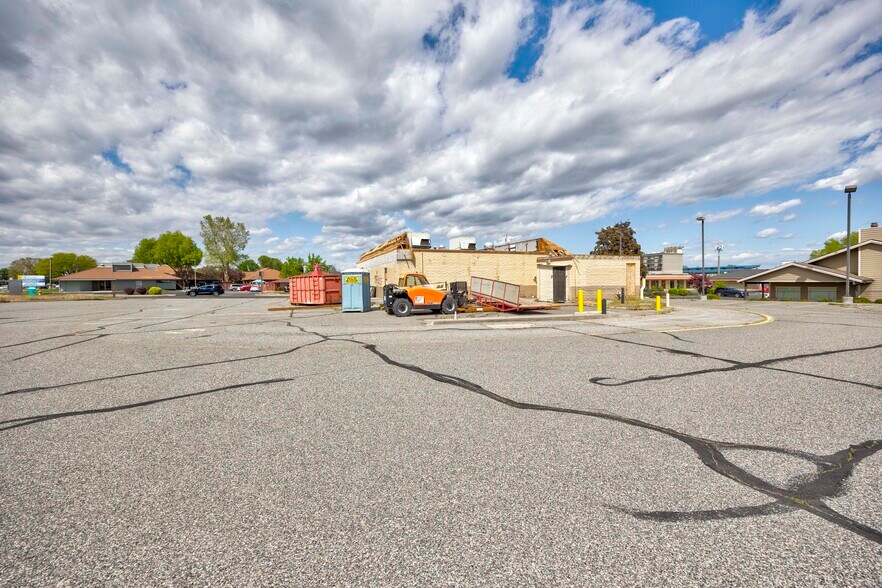 More Photos Of 325 Torbett St, Richland General Retail For Lease