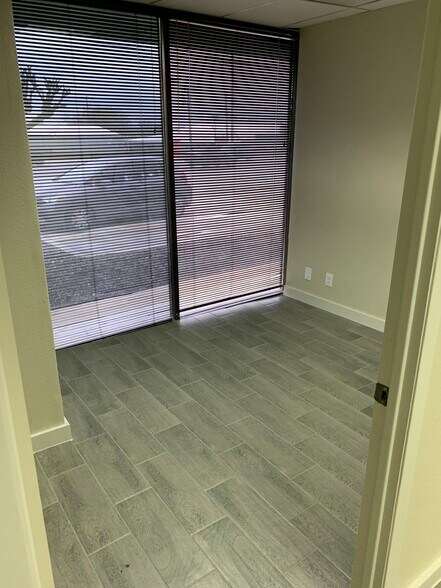 More Photos Of 6209-6213 Grissom Rd, San Antonio Self Storage For Lease