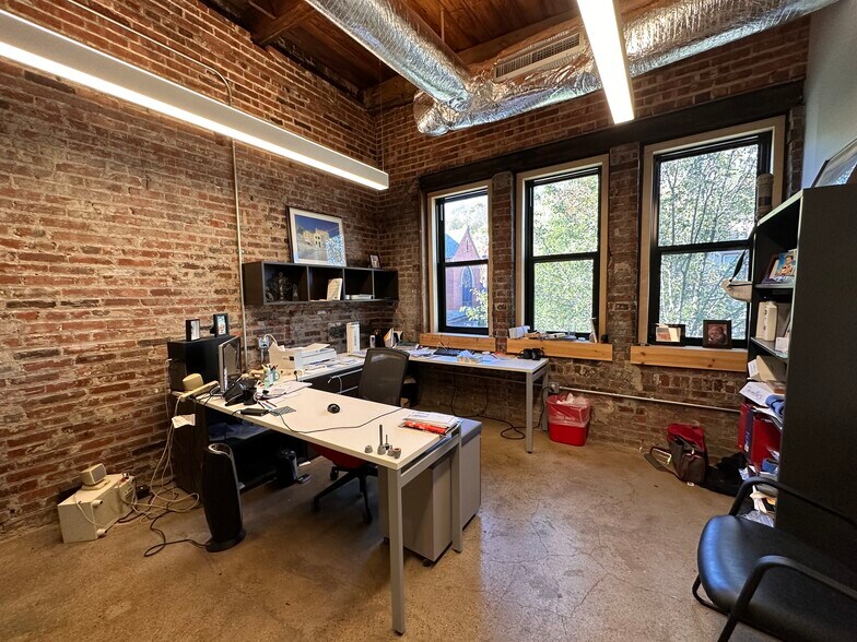 More Photos Of 317-325 S Main St, Pittsburgh Manufacturing For Lease