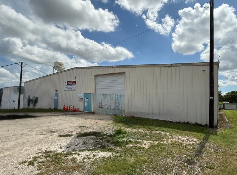 More Photos Of 200 Plum St, Royse City Warehouse For Sale