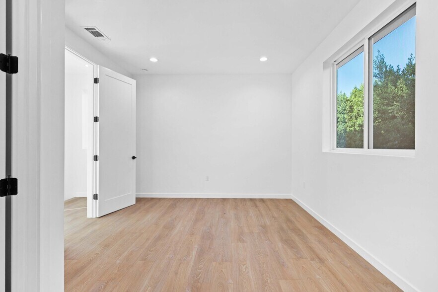 More Photos Of 6842 Cedros Ave, Van Nuys Apartments For Sale