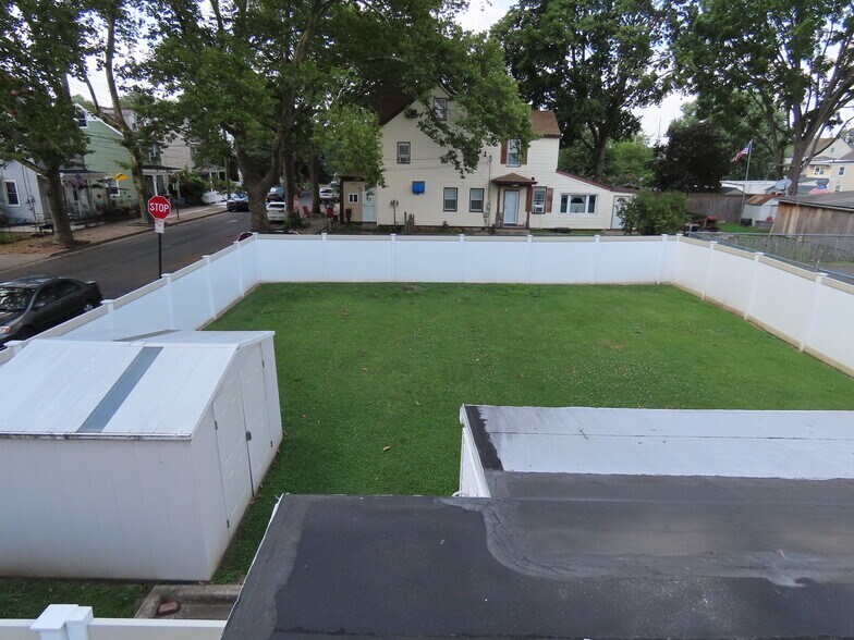 More Photos Of 329 Otter St, Bristol Flex For Lease