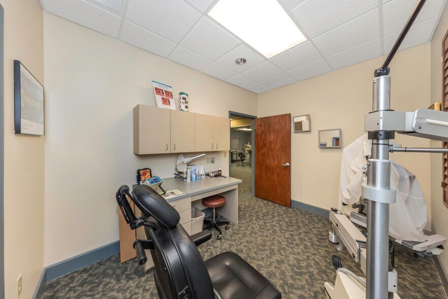 More Photos Of 2346 Drew St, Clearwater Office For Sale