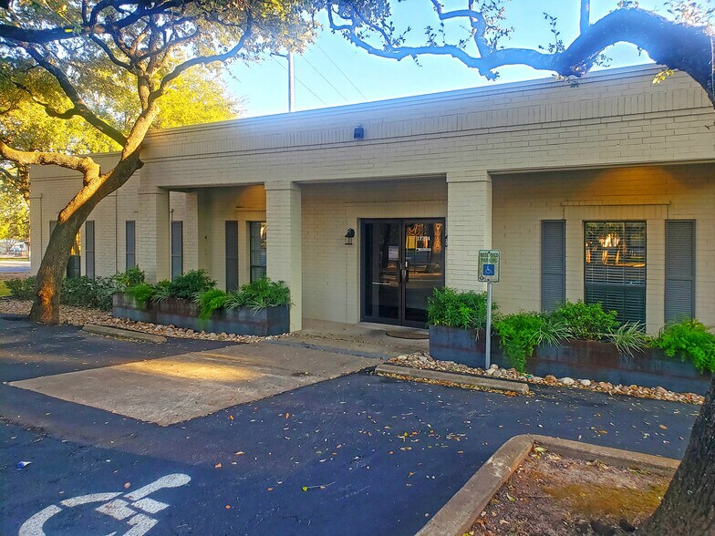 More Photos Of 11754 Jollyville Rd, Austin Office For Lease
