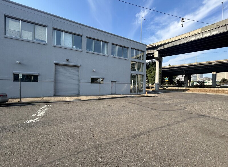 More Photos Of 604-620 SE Water Ave, Portland Warehouse For Lease