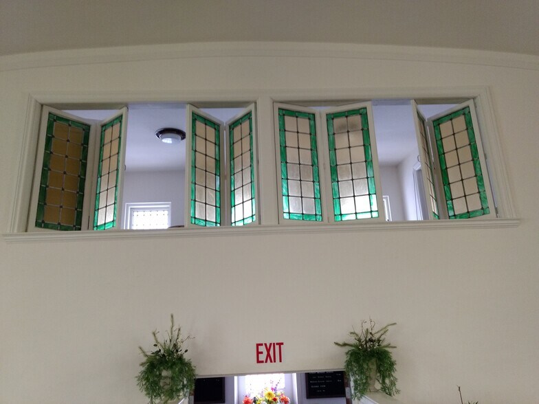 More Photos Of 71 S Washington St, Oxford Religious Facility For Lease