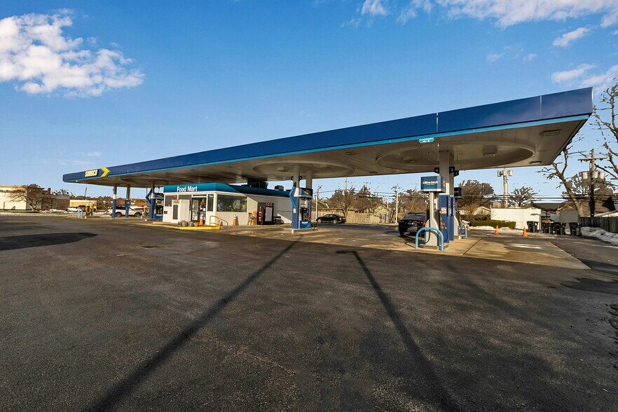 More Photos Of 2050 Sheridan Dr, Buffalo Fast Food For Lease